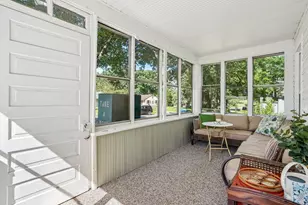 302 Wyoming St E, Saint Paul, MN 55107 - Photo 2