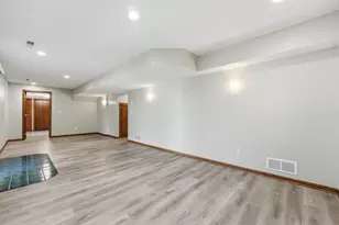 9244 Andrea Dr, Woodbury, MN 55125 - Photo 50
