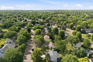9244 Andrea Dr, Woodbury, MN 55125 - Photo 2