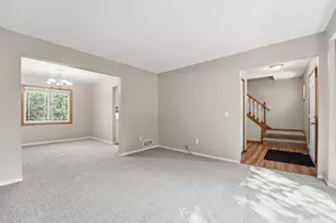 9244 Andrea Dr, Woodbury, MN 55125 - Photo 8