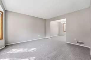 9244 Andrea Dr, Woodbury, MN 55125 - Photo 6