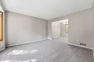 9244 Andrea Dr, Woodbury, MN 55125 - Photo 6