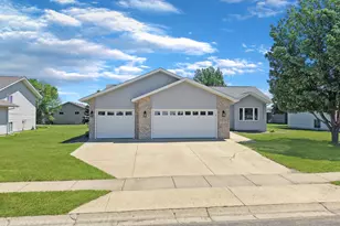 211 Rainbow Dr, Marshall, MN 56258 - Photo 1