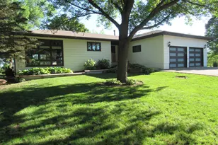 28 Linden Ln, Blue Earth, MN 56013 - Photo 1