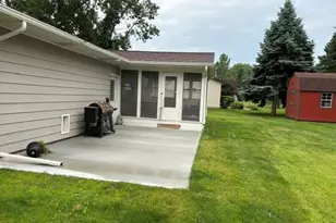 944 Sunset St SW, Hutchinson, MN 55350 - Photo 2
