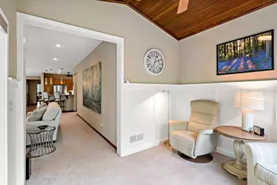 15305 Stonewood Court, Burnsville, MN 55306 - Photo 14