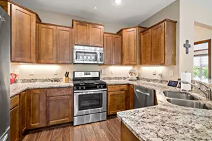 15305 Stonewood Ct, Burnsville, MN 55306 - Photo 10