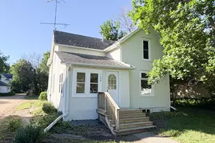 1304 3rd Ave, Worthington, MN 56187 - Photo 2