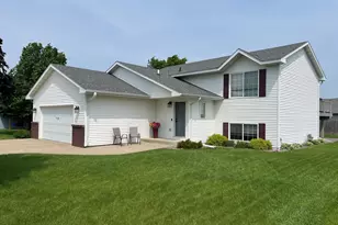 728 W 7th St, Litchfield, MN 55355 - Photo 2