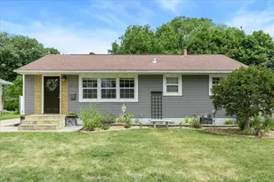 915 11 1/2 Street SW, Rochester, MN 55902 - Photo 1