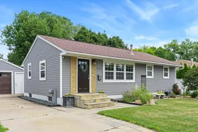 915 11 1/2 Street SW, Rochester, MN 55902 - Photo 2