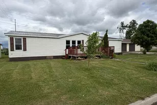 205 4th Ave SW, Roseau, MN 56751 - Photo 1