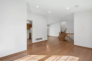 785 Santa Vera Dr, Chanhassen, MN 55317 - Photo 2