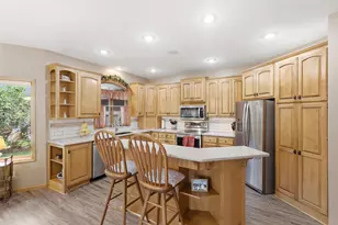 2311 Golf View Dr, River Falls, WI 54022 - Photo 8