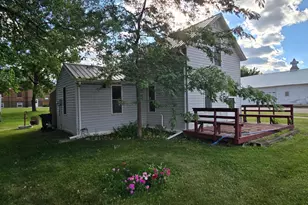 401 10th St, Brewster, MN 56119 - Photo 2