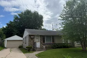 233 W McKinley St, Owatonna, MN 55060 - Photo 2