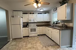 404 Elk St NW, Warroad, MN 56763 - Photo 4