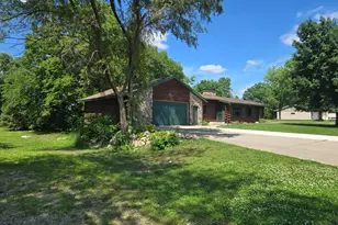 830 W Church St, Belle Plaine, MN 56011 - Photo 2
