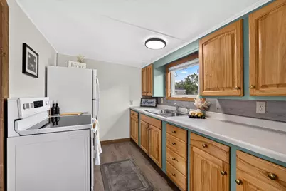 213 Roosevelt Road SW, Bemidji, MN 56601 - Photo 8