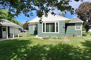 1887 Oxford St N, Roseville, MN 55113 - Photo 2