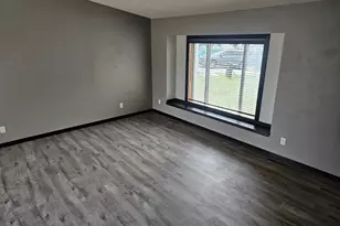 3616 Village Green Ln, Moorhead, MN 56560 - Photo 4