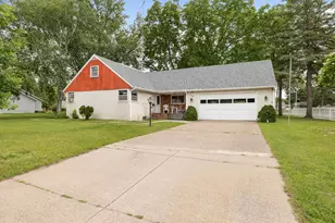 515 6th St SE, Little Falls, MN 56345 - Photo 1