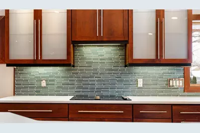 400 Oakland Place NE #9, Austin, MN 55912 - Photo 2