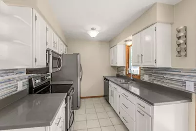 9109 Erickson Court N, Brooklyn Park, MN 55428 - Photo 10
