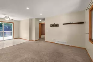 9109 Erickson Ct N, Brooklyn Park, MN 55428 - Photo 4