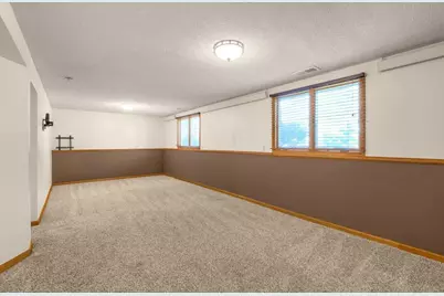 9109 Erickson Court N, Brooklyn Park, MN 55428 - Photo 16