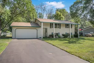 9109 Erickson Ct N, Brooklyn Park, MN 55428 - Photo 2