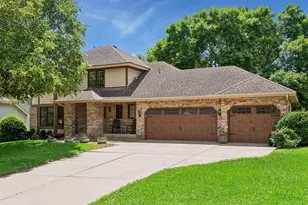 156 Red Oaks Dr, Vadnais Heights, MN 55127 - Photo 1