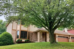 156 Red Oaks Dr, Vadnais Heights, MN 55127 - Photo 2