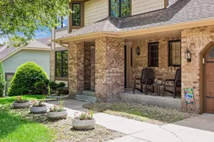 156 Red Oaks Dr, Vadnais Heights, MN 55127 - Photo 2