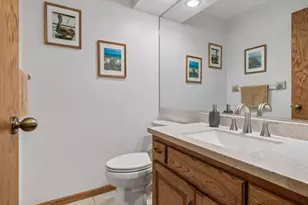 156 Red Oaks Dr, Vadnais Heights, MN 55127 - Photo 14