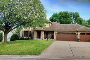 156 Red Oaks Dr, Vadnais Heights, MN 55127 - Photo 1