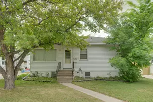 614 16th St N, Moorhead, MN 56560 - Photo 2