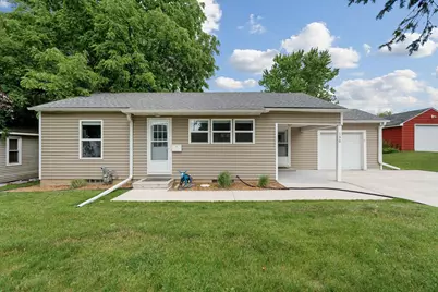 130 16th Street NE, Owatonna, MN 55060 - Photo 2