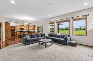 18274 Imagery Ln, Lakeville, MN 55044 - Photo 6