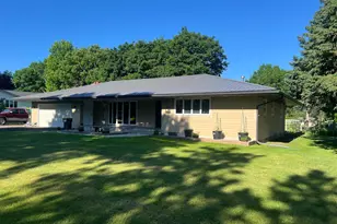 427 Lori Ln, Litchfield, MN 55355 - Photo 2