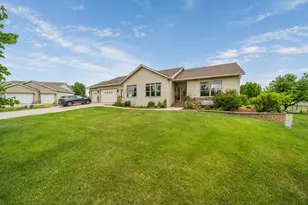 969 32nd St S, Moorhead, MN 56560 - Photo 1