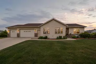 969 32nd St S, Moorhead, MN 56560 - Photo 2
