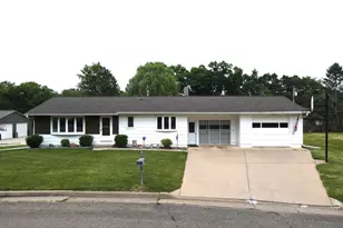 922 Auth St, Durand, WI 54736 - Photo 2