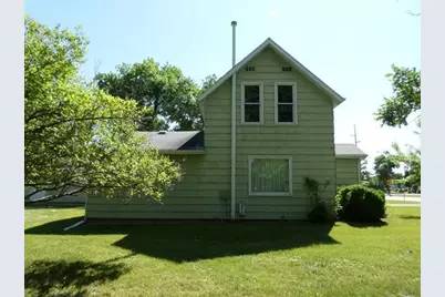 201 Greenwood Street E, Thief River Falls, MN 56701 - Photo 2