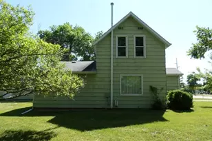 201 Greenwood St E, Thief River Falls, MN 56701 - Photo 2