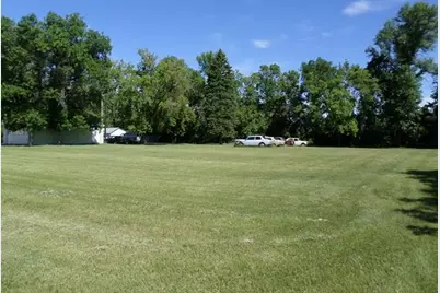 201 Greenwood Street E, Thief River Falls, MN 56701 - Photo 30