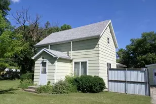 201 Greenwood St E, Thief River Falls, MN 56701 - Photo 1