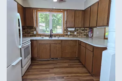 302 Sunrise Lane, Marshall, MN 56258 - Photo 4