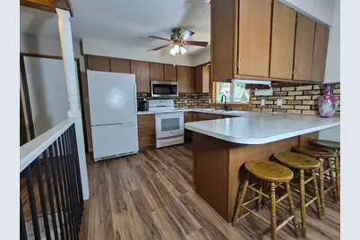 302 Sunrise Lane, Marshall, MN 56258 - Photo 2