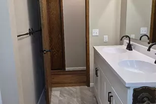 302 Sunrise Ln, Marshall, MN 56258 - Photo 6